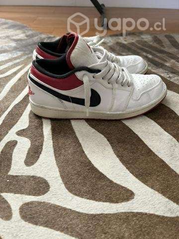 Jordan 1 low, White university red black
