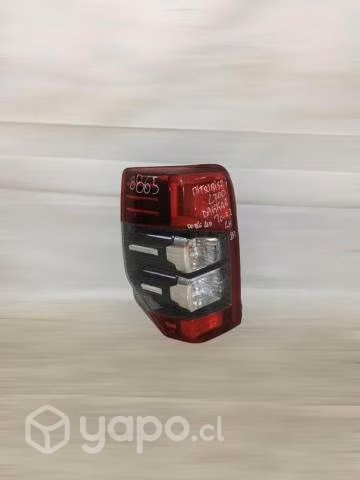 Foco trasero LH Mitsubishi L