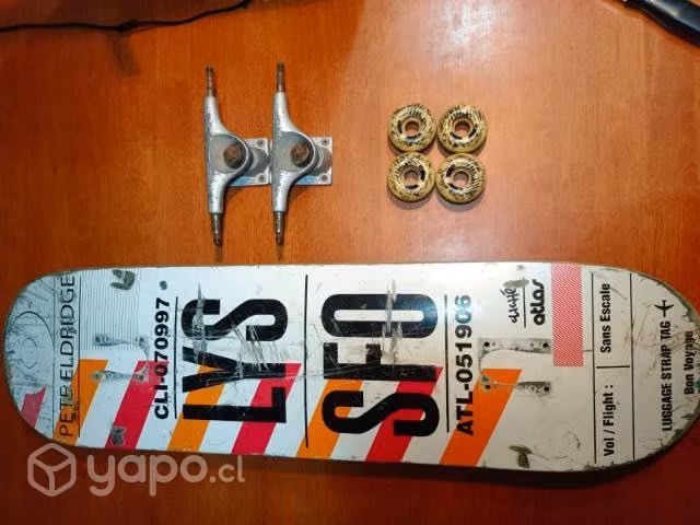 Patineta, tabla cliché con trucks tensor