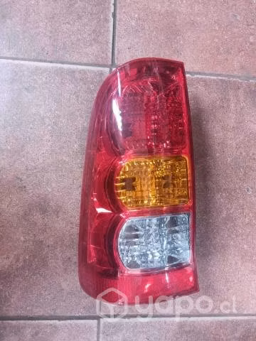 Foco Toyota Hilux Izquierdo Año 2005-2011