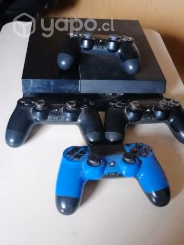 Playstation 4 Fat con 4 controles