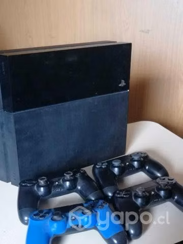 Playstation 4 Fat con 4 controles