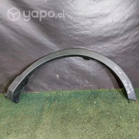 Moldura tapabarro trasera izquierda toyota rav4 20