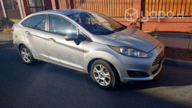 Vendo Ford Fiesta Sedan