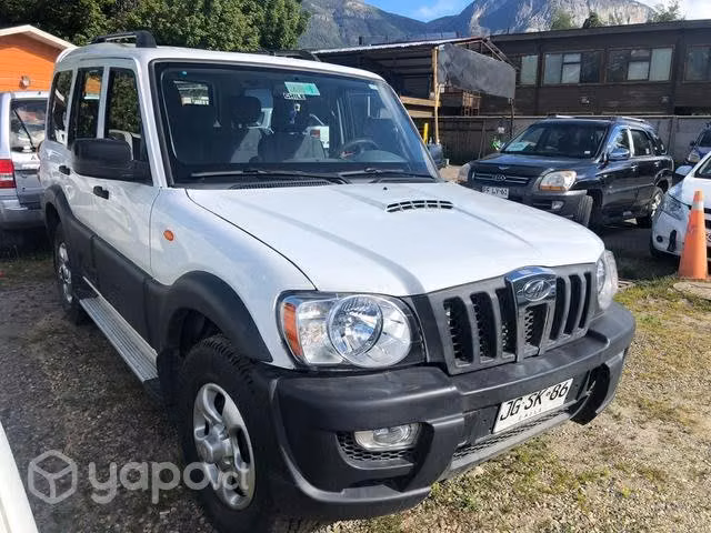 Mahindra Scorpio 2017 con neumáticos Michelin