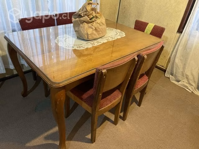 Mesa y sillas
