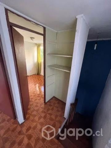 Casa de dos pisos y 3 dormitorios