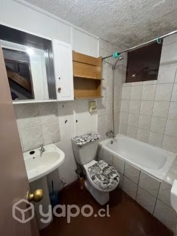 Casa de dos pisos y 3 dormitorios