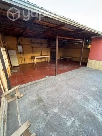 Casa de dos pisos y 3 dormitorios