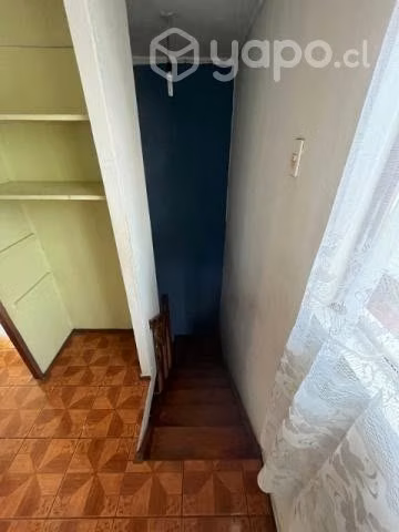 Casa de dos pisos y 3 dormitorios