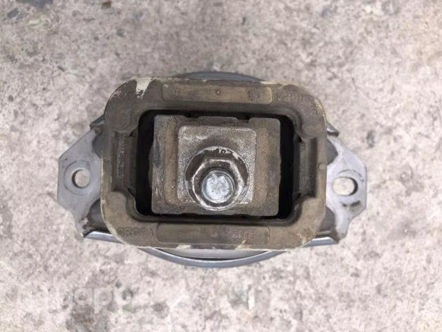 Soporte motor o caja land rover (33.8)