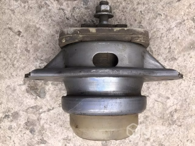 Soporte motor o caja land rover (33.8) - Imagen 3