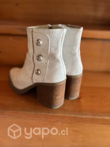 Bellos botines 100% cuero líquido