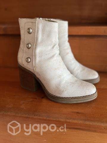 Bellos botines 100% cuero líquido - Imagen 4