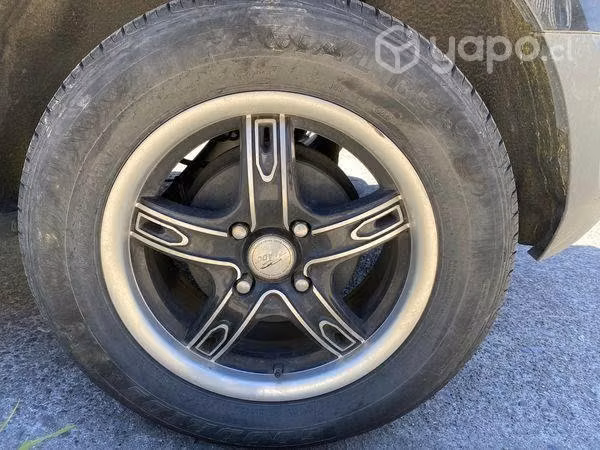 Llantas de auto aro 15 4x108 y 2 neumáticos