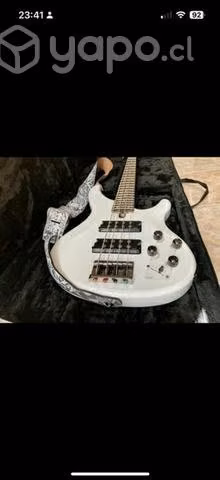Bajo yamaha 304