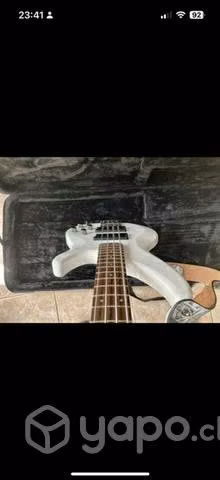 Bajo yamaha 304