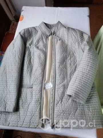Se vende todo en buen estado cada prenda con sus p