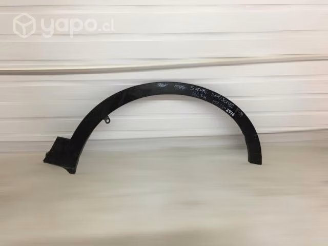 Moldura de rueda delantera rh suzuki sx4 15-19