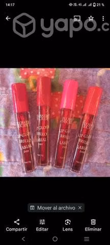 Labial tinta color rojo