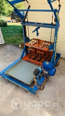Máquina bloquera vibradora