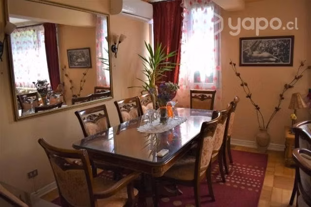 Comedor elegante estilo antiguo, excelente estado