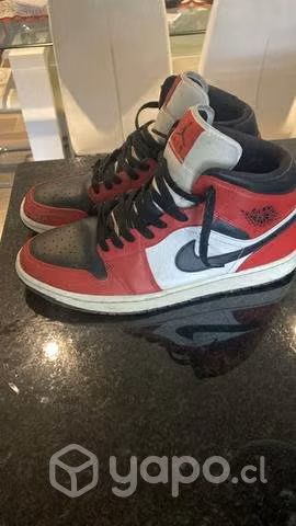 Jordan 1 Mid Chicago Black Toe 44.5