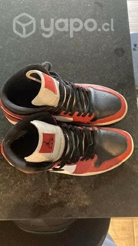 Jordan 1 Mid Chicago Black Toe 44.5