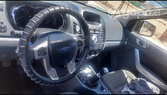 Se vende camioneta For Ranger XLT 3.2 4x4