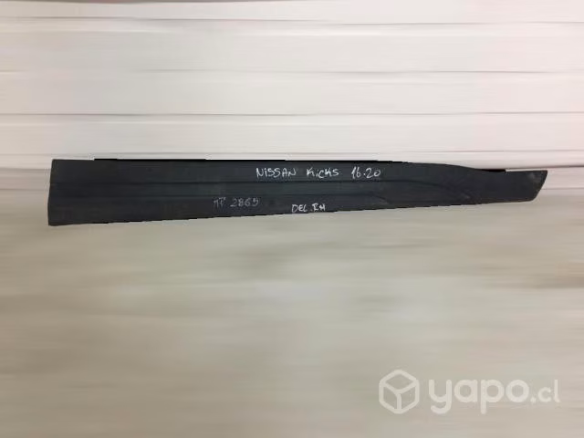 Moldura puerta del rh nissan kicks 2016 2020