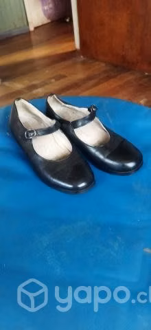Vestidos de chinita a 10 c/u y zapatos 5
