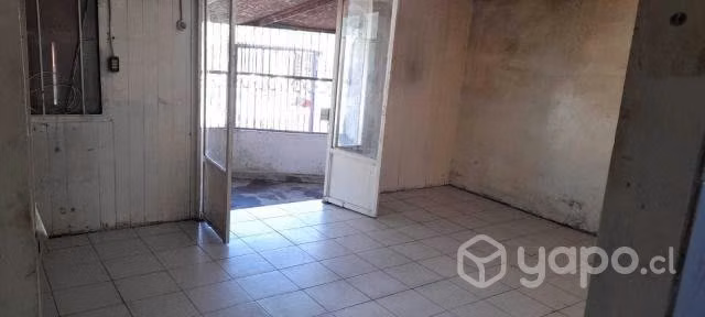 Casa Sólida con Local Comercial