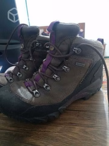 Botin Merrel poco uso número 35.5 - Imagen 2