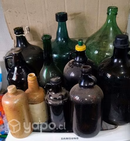 Antiguos chuicos,botellon y botella,adorno quincho
