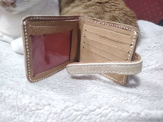 Billetera cuero crudo con cinta
