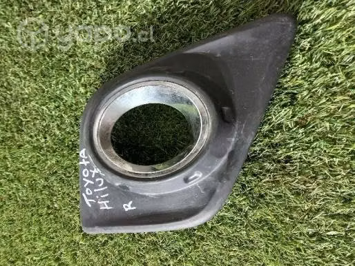 Tapa neblinero derecho toyota hilux 16 20