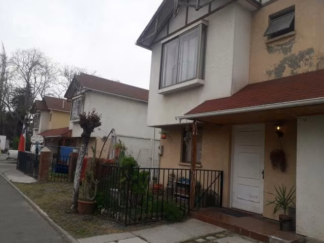 Casa en sector residencial de peñaflor