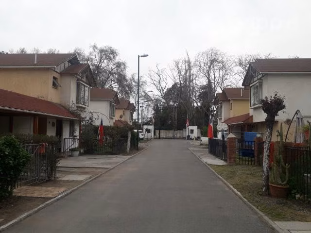 Casa en sector residencial de peñaflor