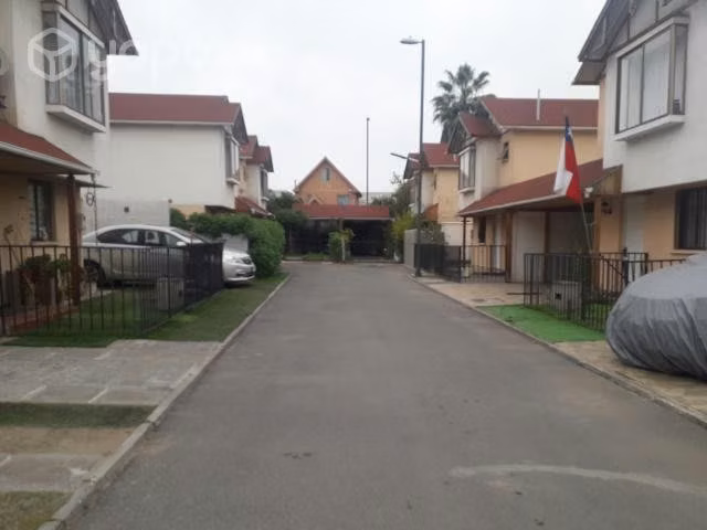 Casa en sector residencial de peñaflor