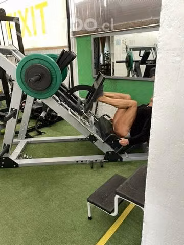 Máquina doble función prensa/hack squat gimnasio