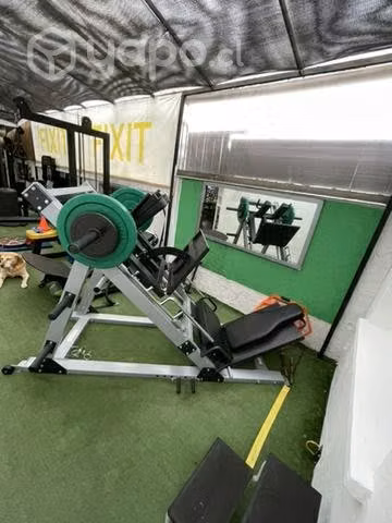 Máquina doble función prensa/hack squat gimnasio