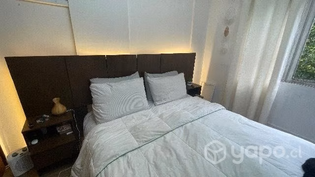 Vendo respaldo de cama 2 plazas con veladores
