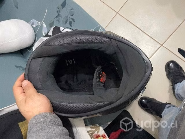 Casco airoh negro mate diseño medusa