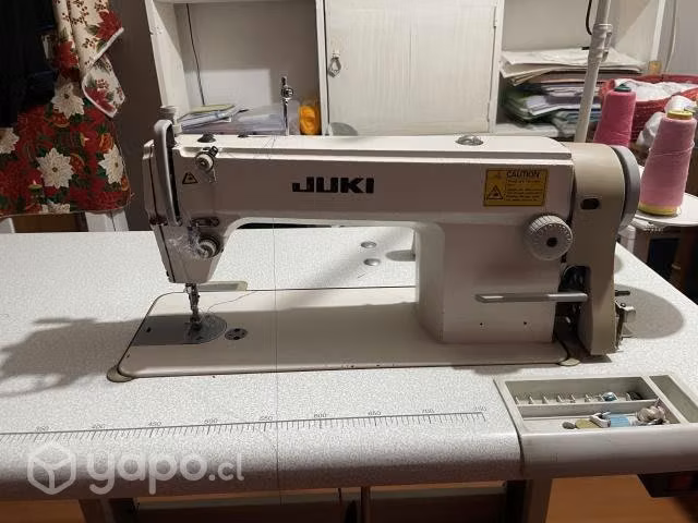 Maquina de coser industrial marca Juki