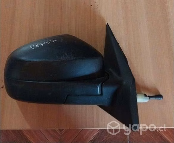 Retrovisor Derecho Nissan Versa sin vidrio