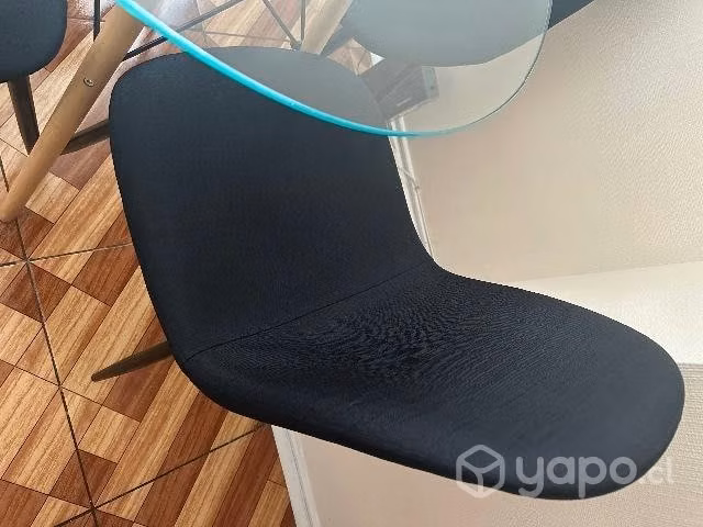 Juego comedor de vidrio 4 sillas de lino negro