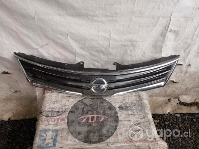 Máscara nissan tiida original