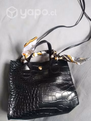 Cartera negra + pañuelo