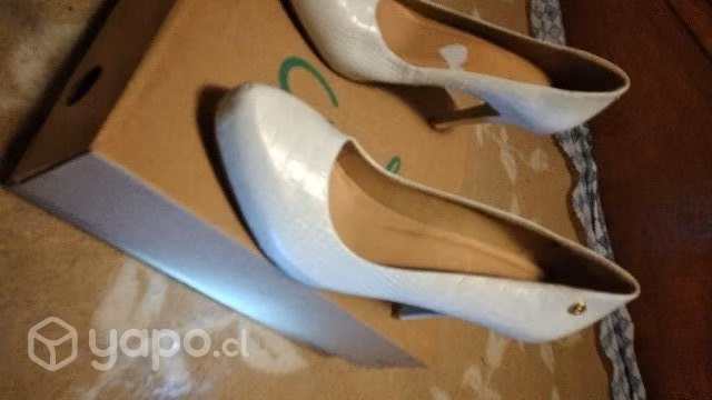 Zapatos nuevos y hermosos marca gacel