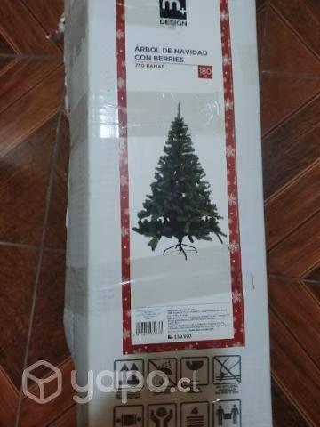 Árbol de navidad con berries casi sin usar